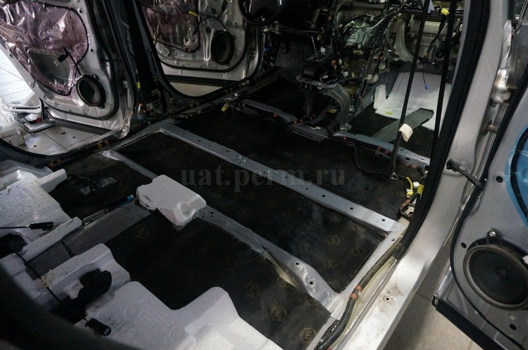 Toyota Highlander - шумоизоляция