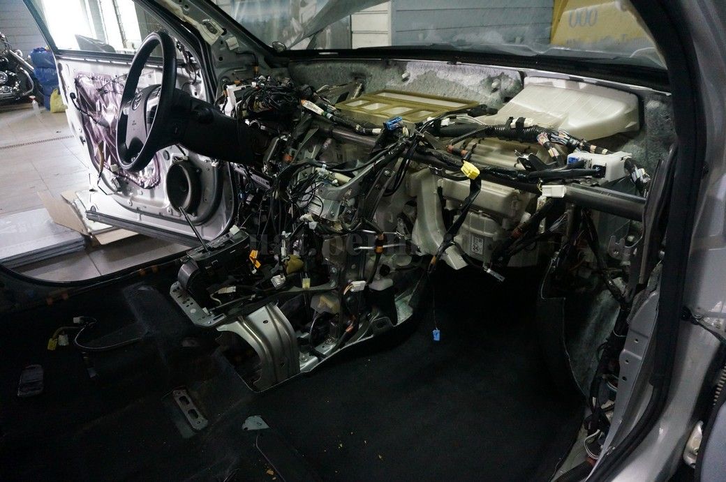 Toyota Highlander - шумоизоляция