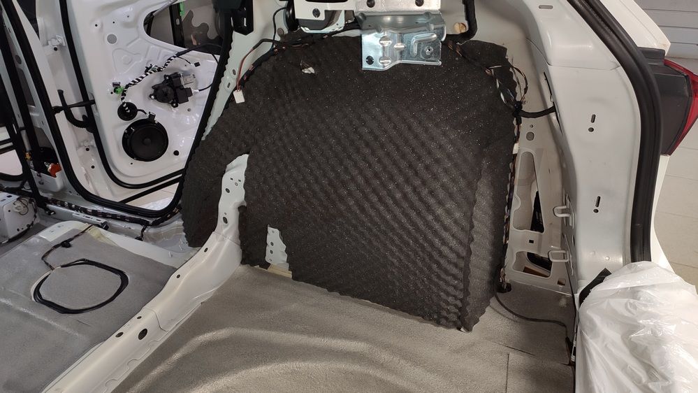 Шумоизоляция багажника VW Tiguan