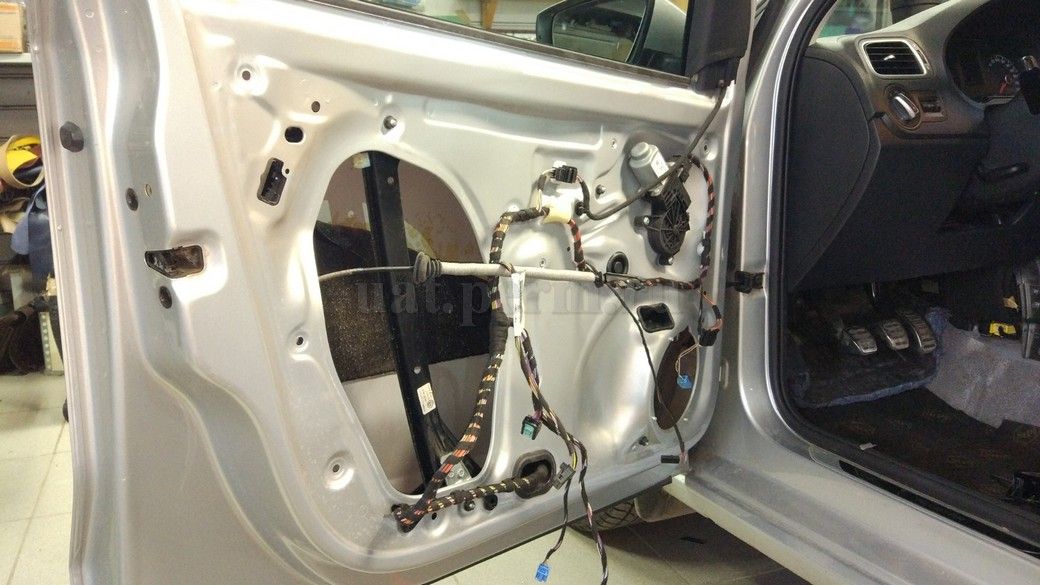 VW Polo - шумоизоляция дверей