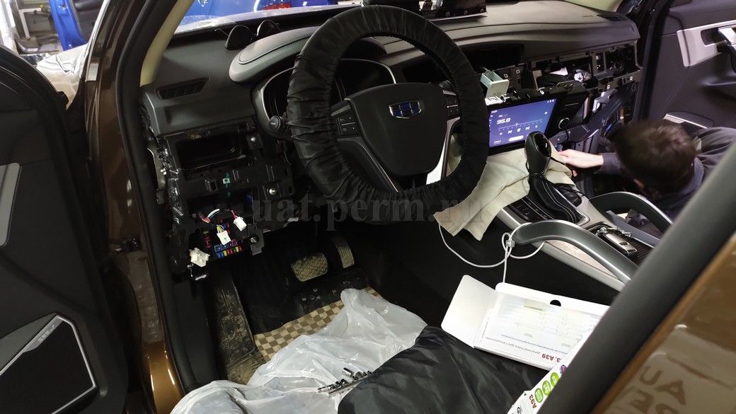Geely Atlas - установка автосигнализации StarLine A93