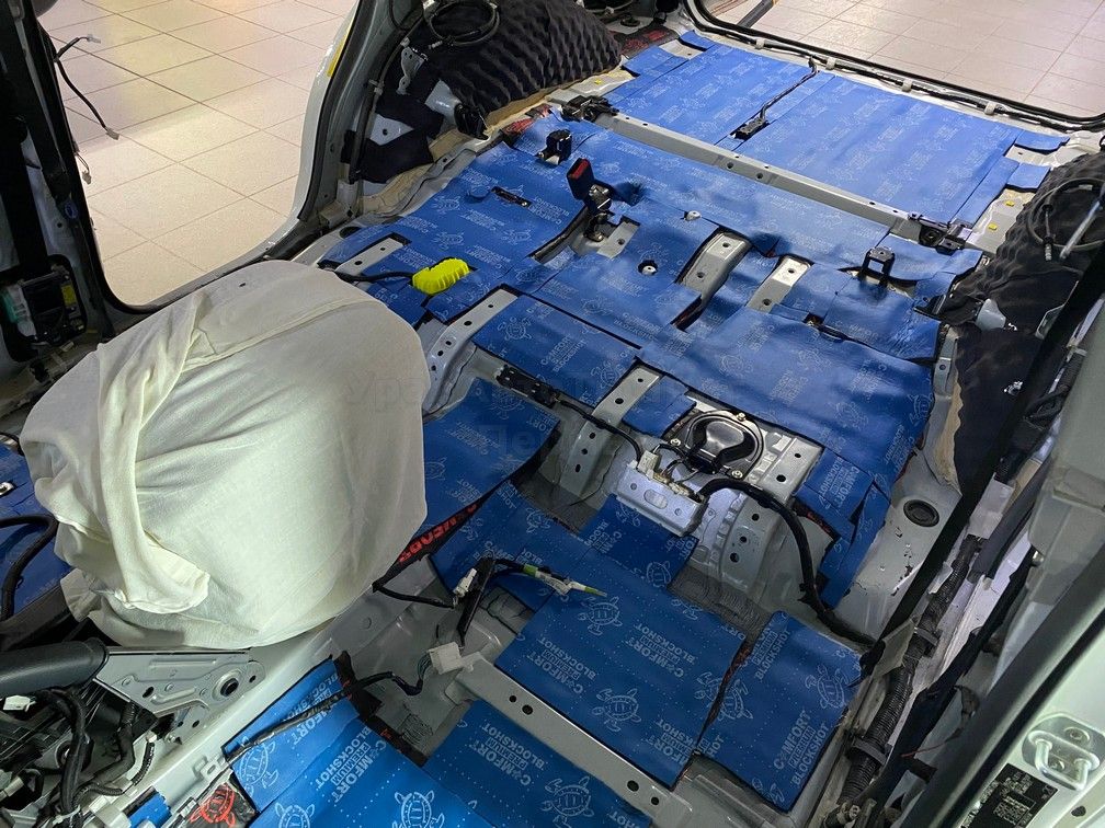 Шумоизоляция пола Toyota Land Cruiser Prado