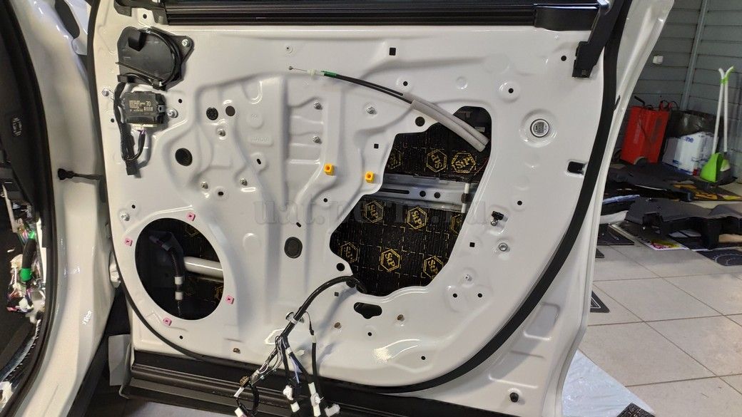 Toyota Highlander (XU60) - шумоизоляция дверей