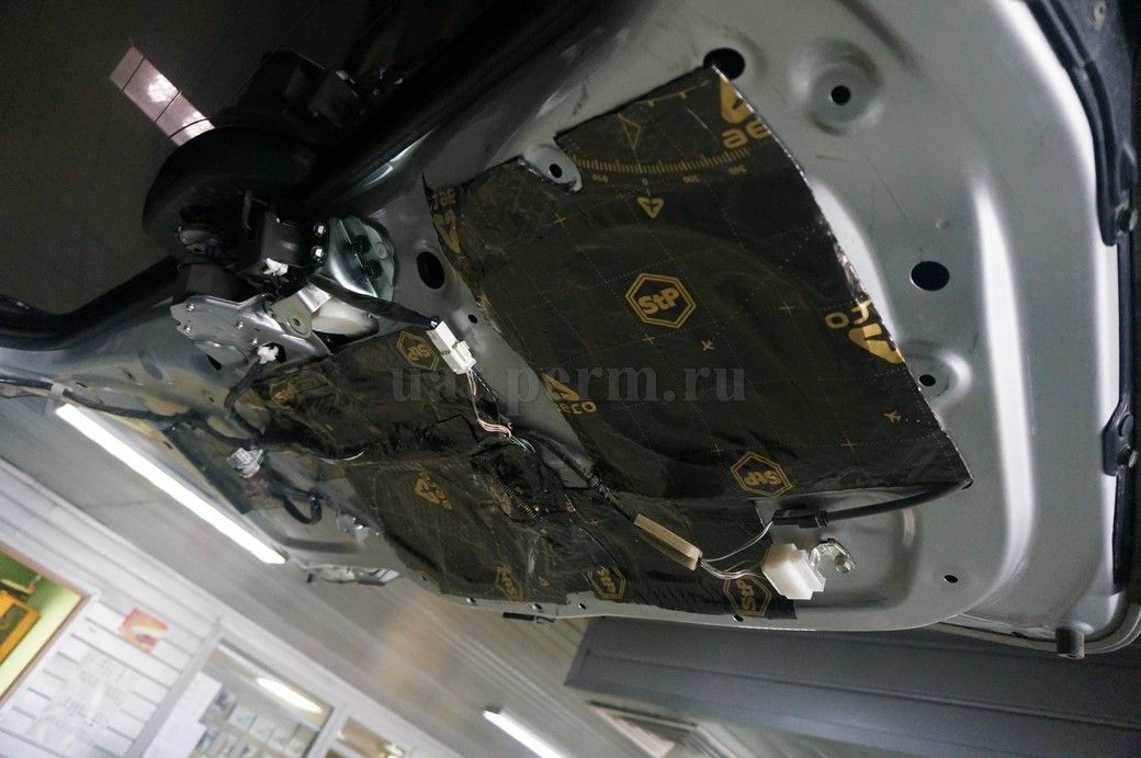 Toyota Highlander - шумоизоляция