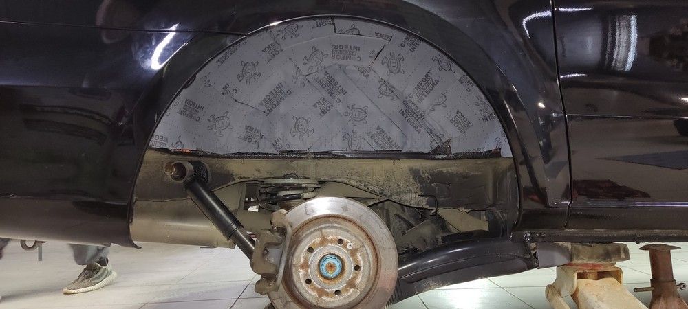 Шумоизоляция колесных арок Mercedes V250