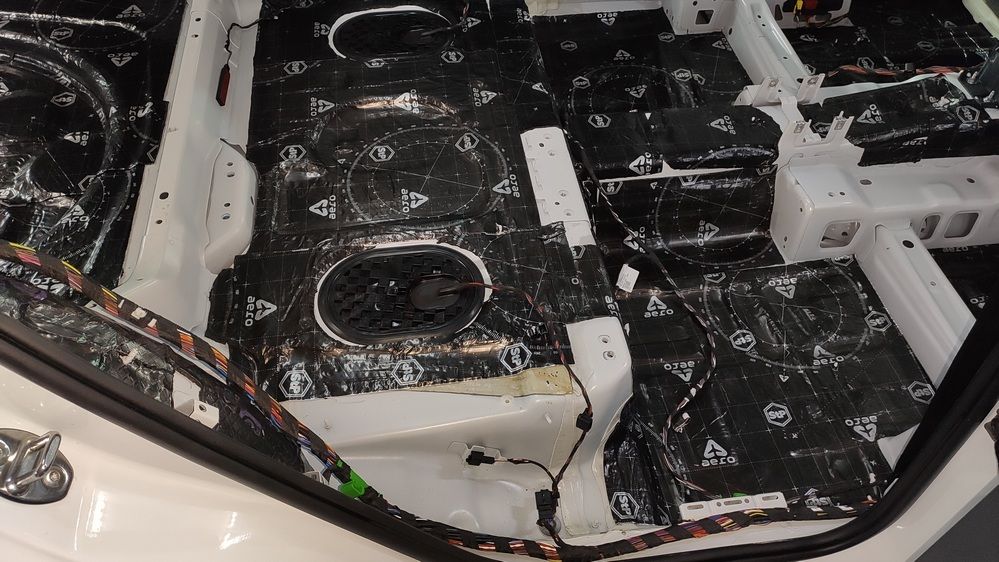 Шумоизоляция пола VW Tiguan