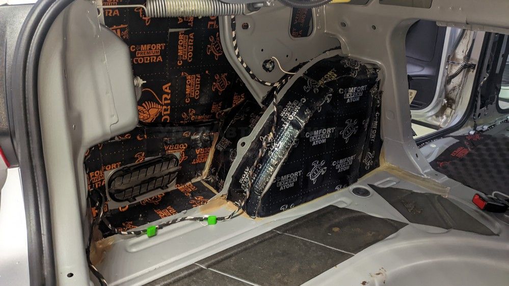 Шумоизоляция багажника VW Polo