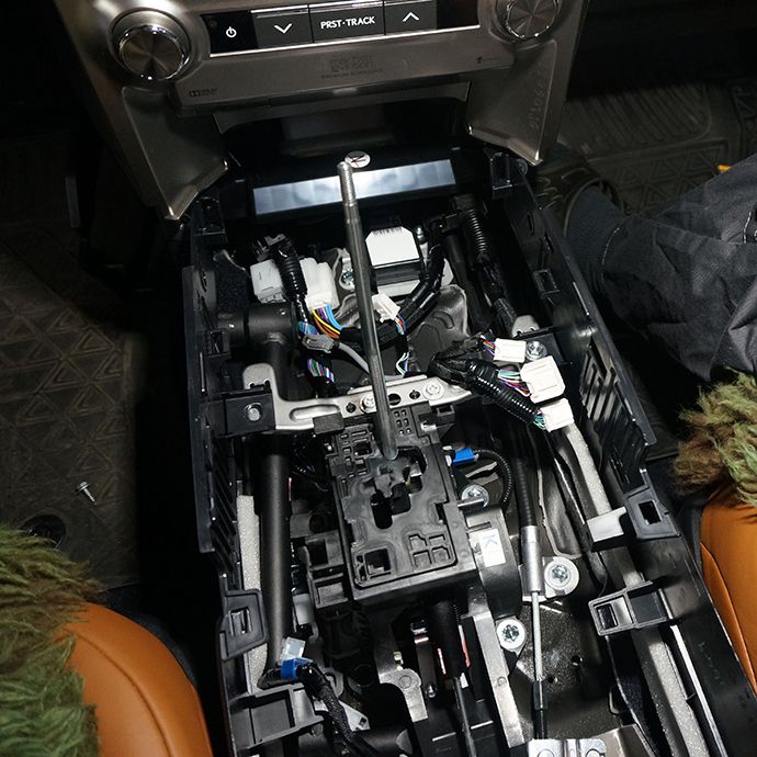 Lexus GX460 - Установка охранного комплекса