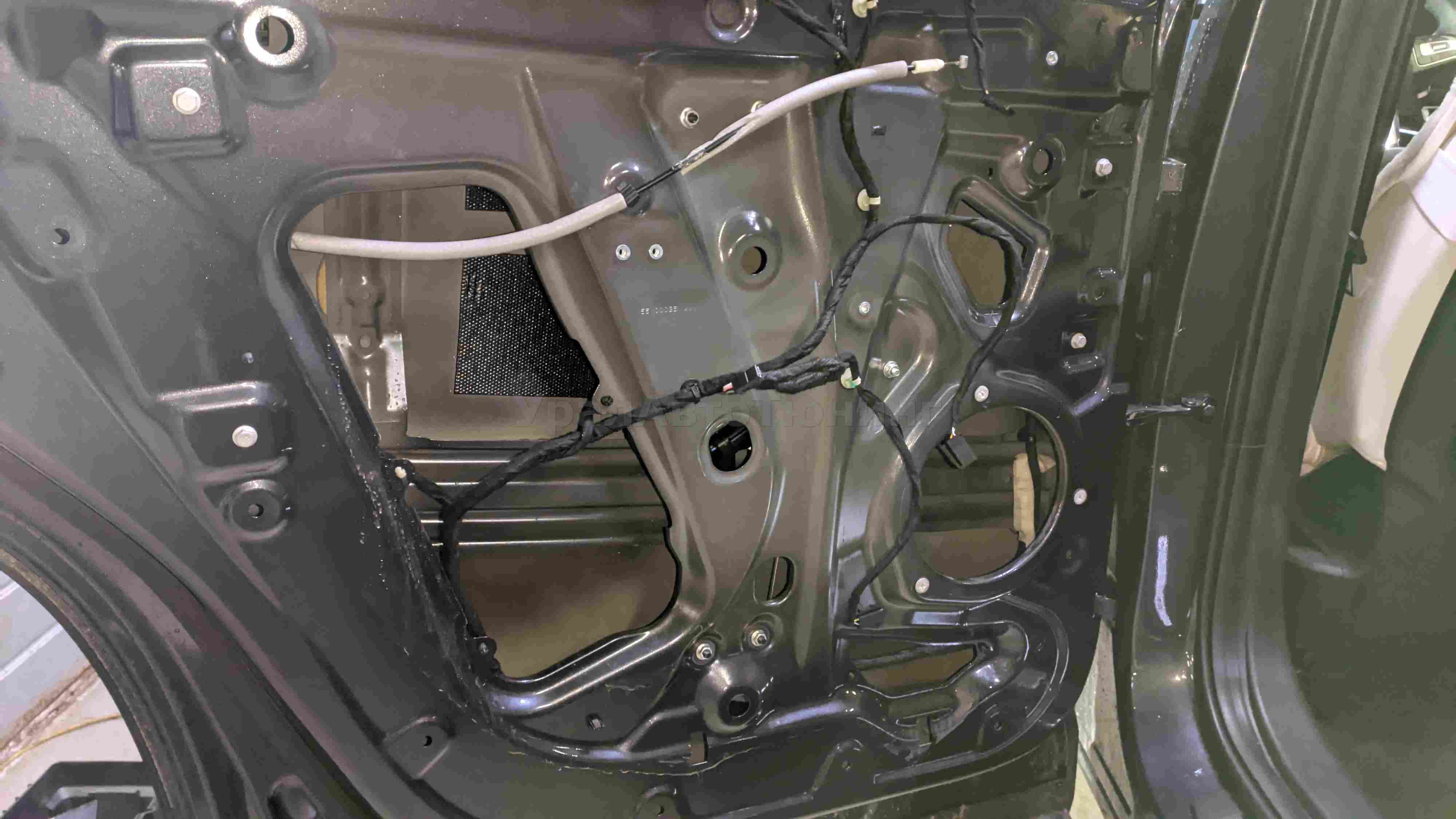 Шумоизоляция дверей Exeed VX