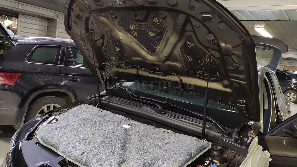 Шумоизоляция капота Renault Arkana