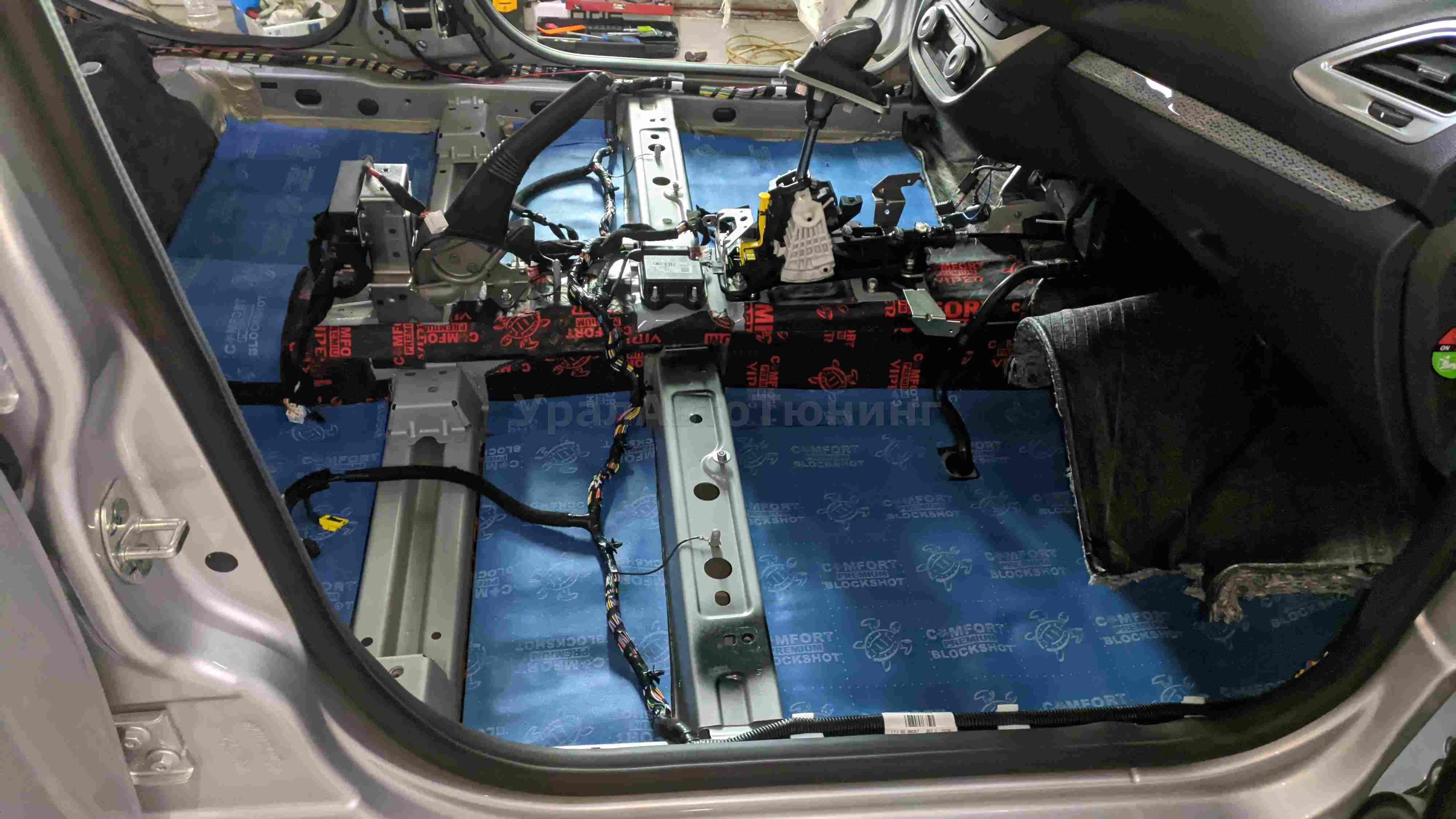 Шумоизоляция пола Lada Vesta