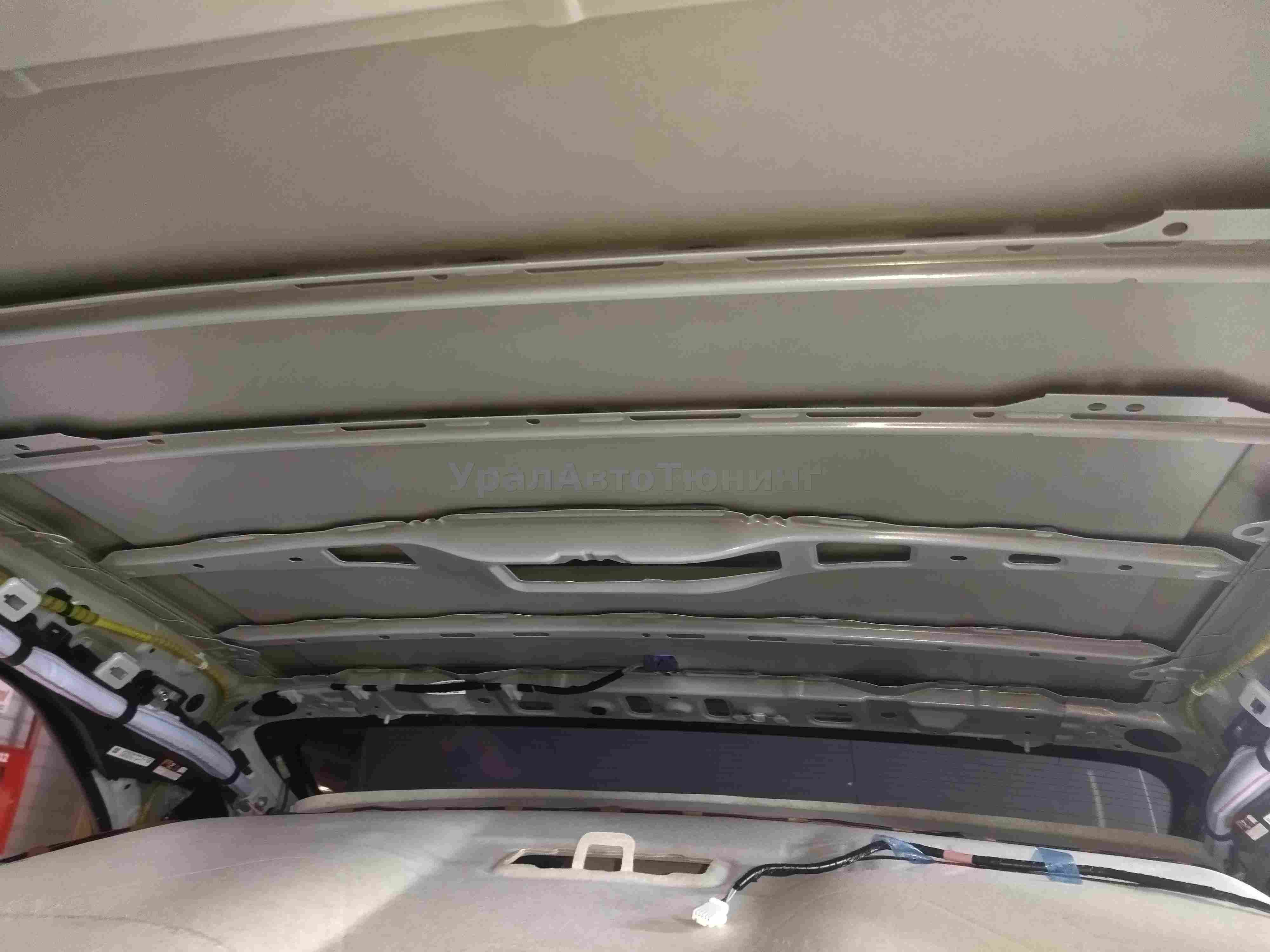 Шумоизоляция крыши Toyota Camry