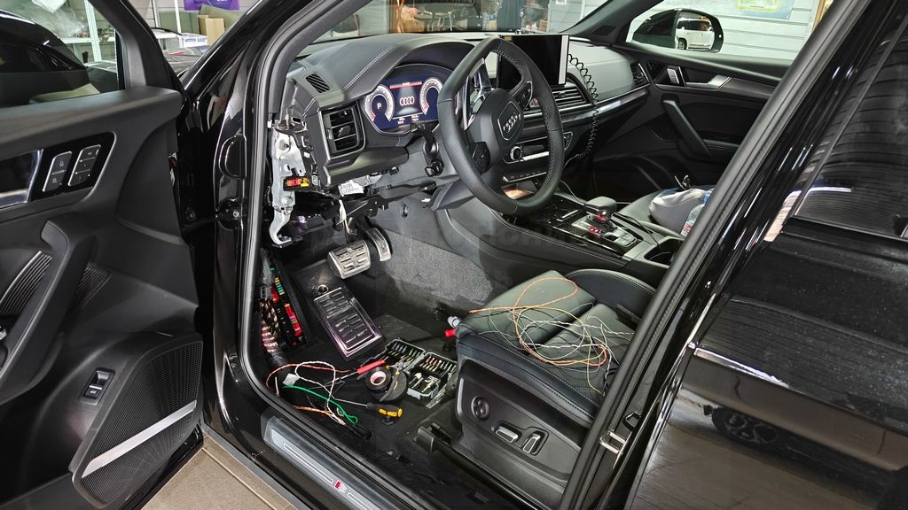 Установка автосигнализации StarLine S96 на Audi Q5