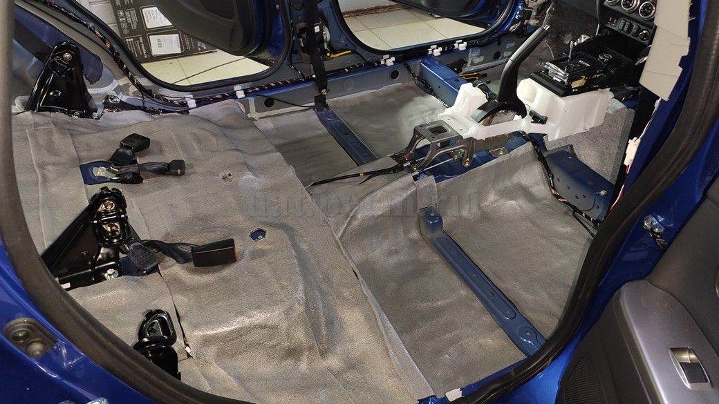 Шумоизоляция пола Mitsubishi ASX