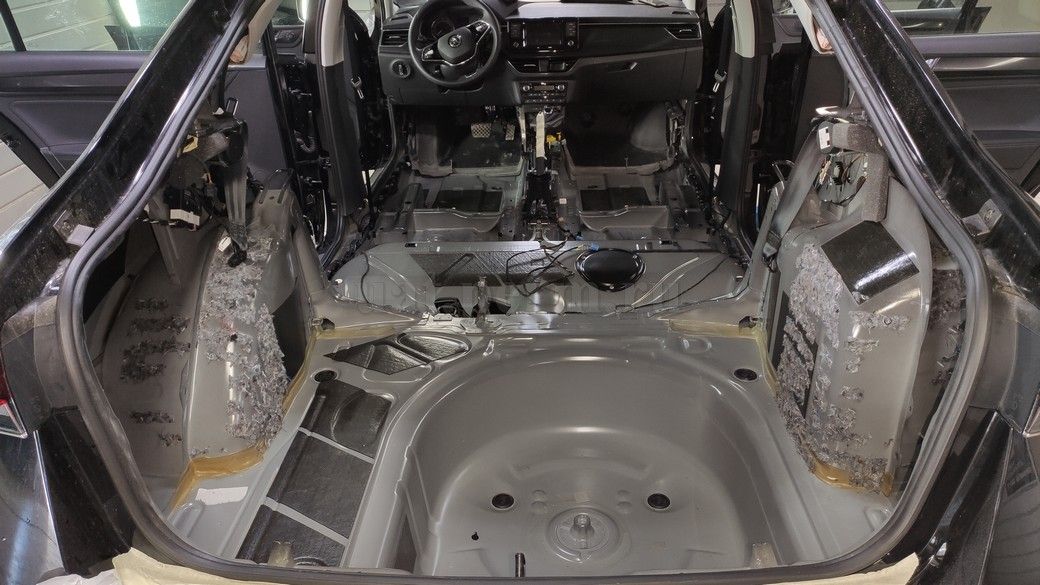 Шумоизоляция багажника Skoda Rapid