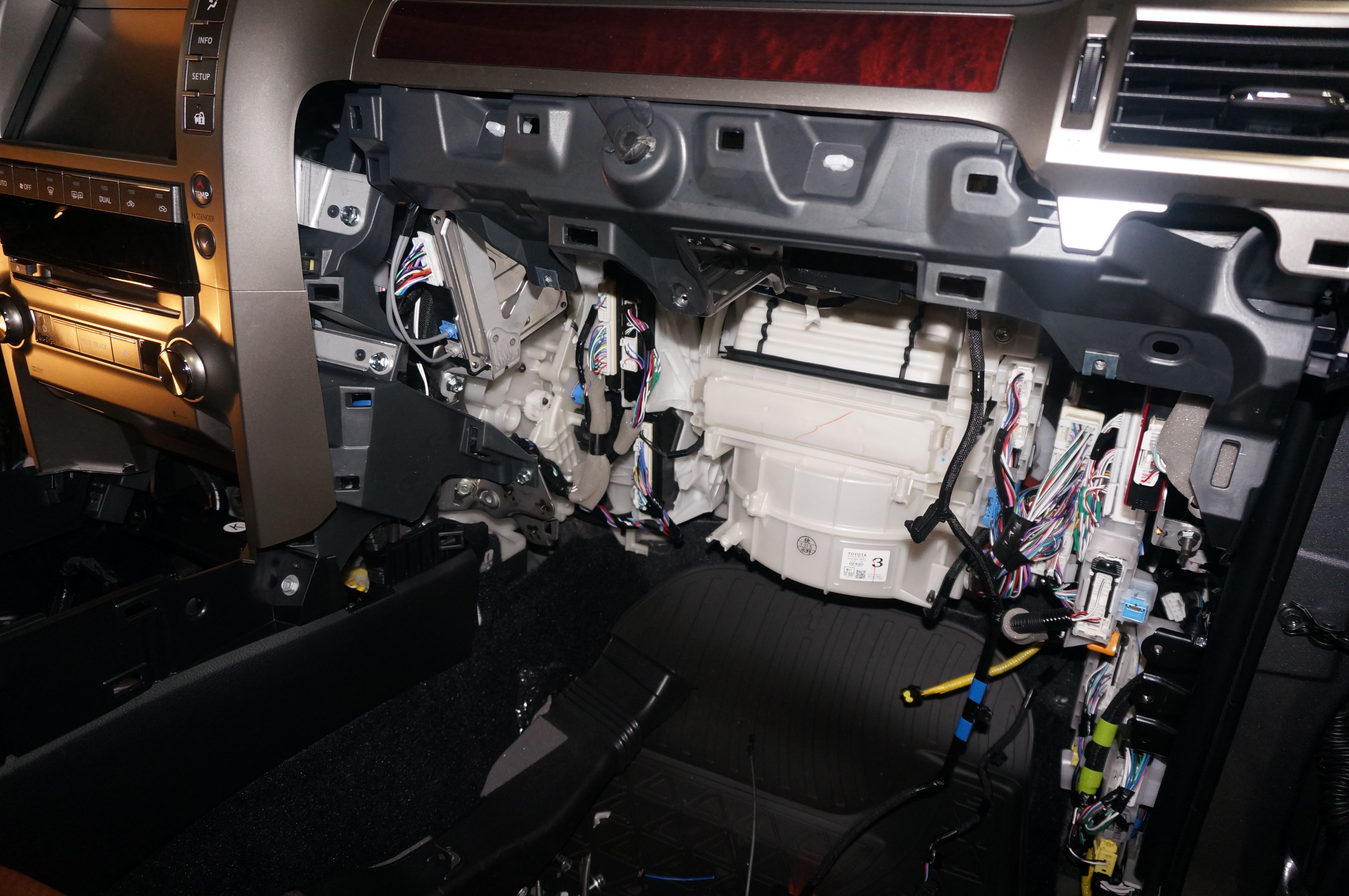 Lexus GX460 - Установка охранного комплекса