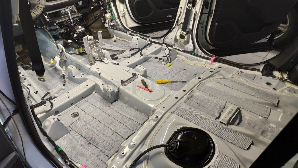 Toyota Highlander (XU60) - шумоизоляция пола