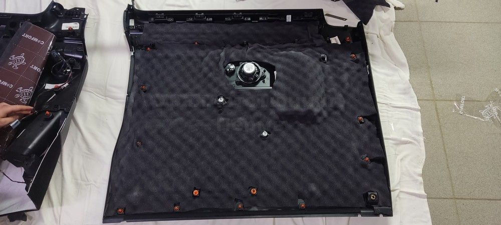 Шумоизоляция дверей Mercedes V250