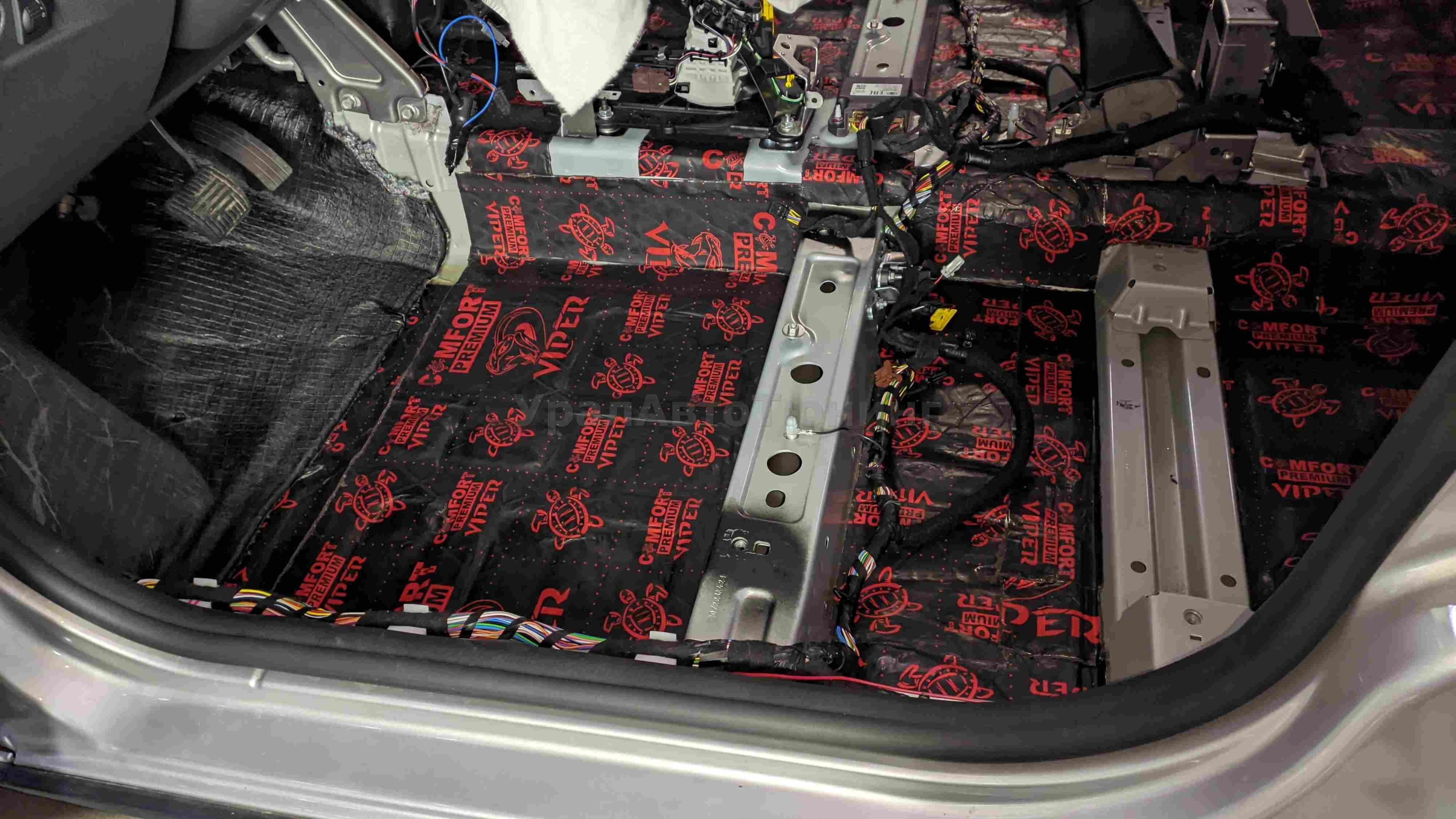 Шумоизоляция пола Lada Vesta