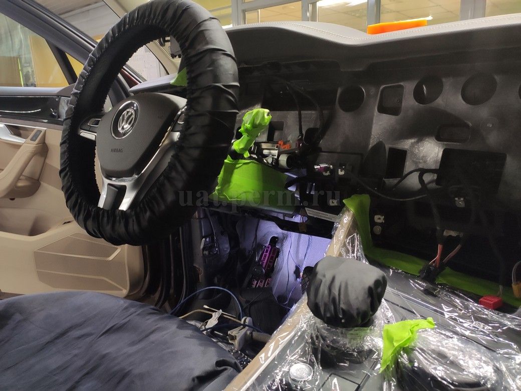 VW Touareg - установка автосигнализации Pandect X-1800BT