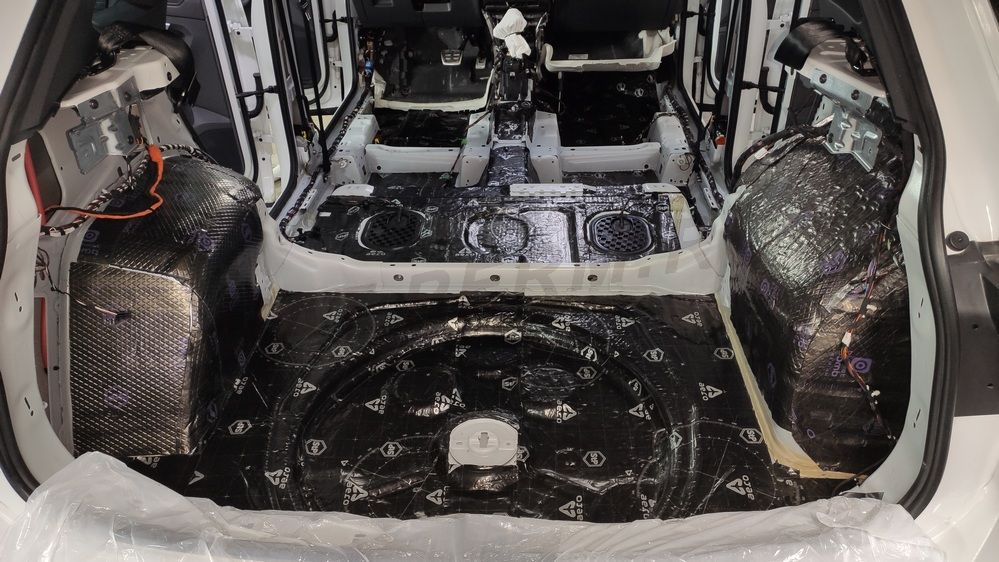 Шумоизоляция багажника VW Tiguan