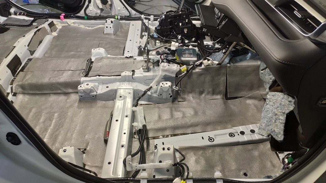 Toyota Highlander (XU60) - шумоизоляция пола