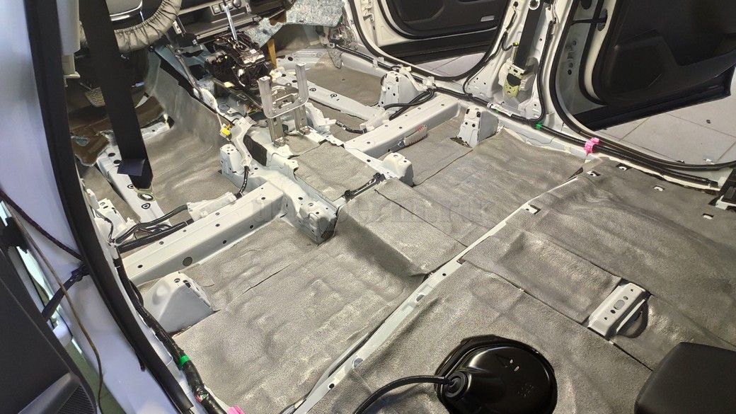 Toyota Highlander (XU60) - шумоизоляция пола