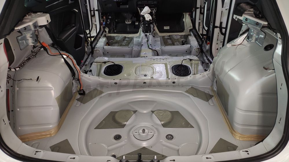 Шумоизоляция багажника VW Tiguan