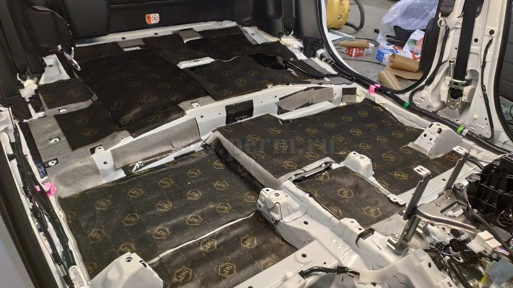 Toyota Highlander (XU60) - шумоизоляция пола