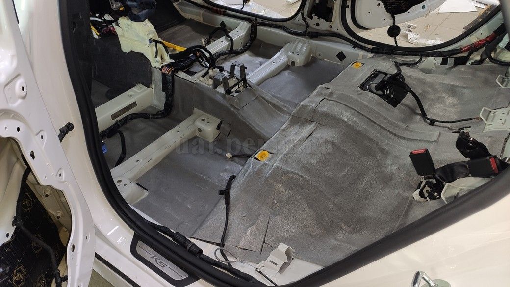 Шумоизоляция пола KIA K5