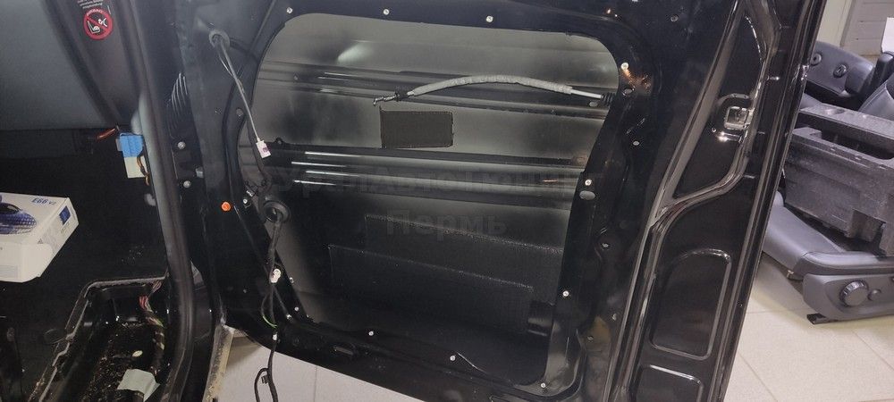 Шумоизоляция дверей Mercedes V250