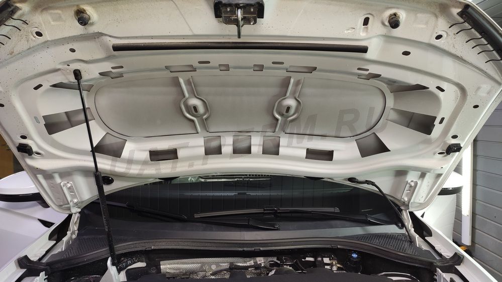 Шумоизоляция капота VW Tiguan