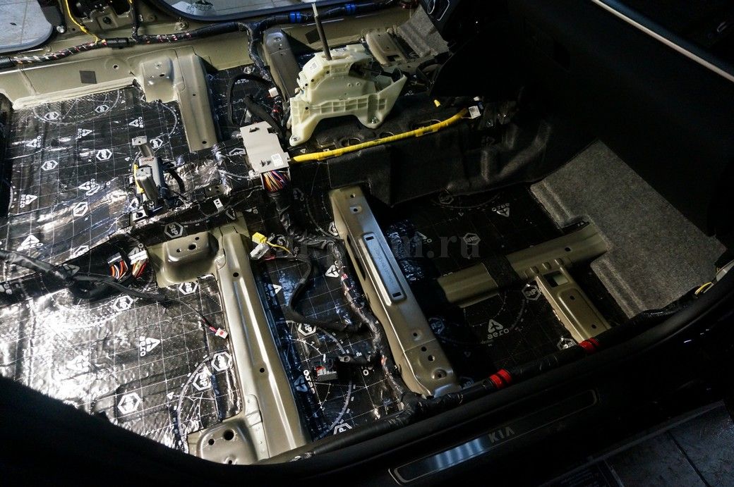 Kia Optima - шумоизоляция пола