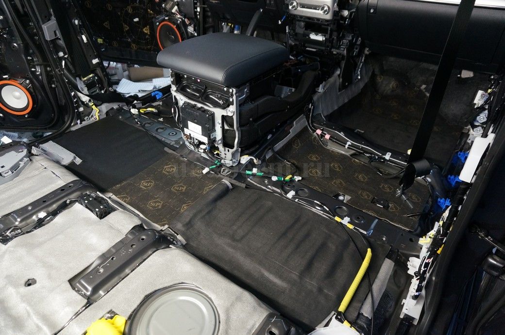 Toyota Land Cruiser 200 - шумоизоляция пола