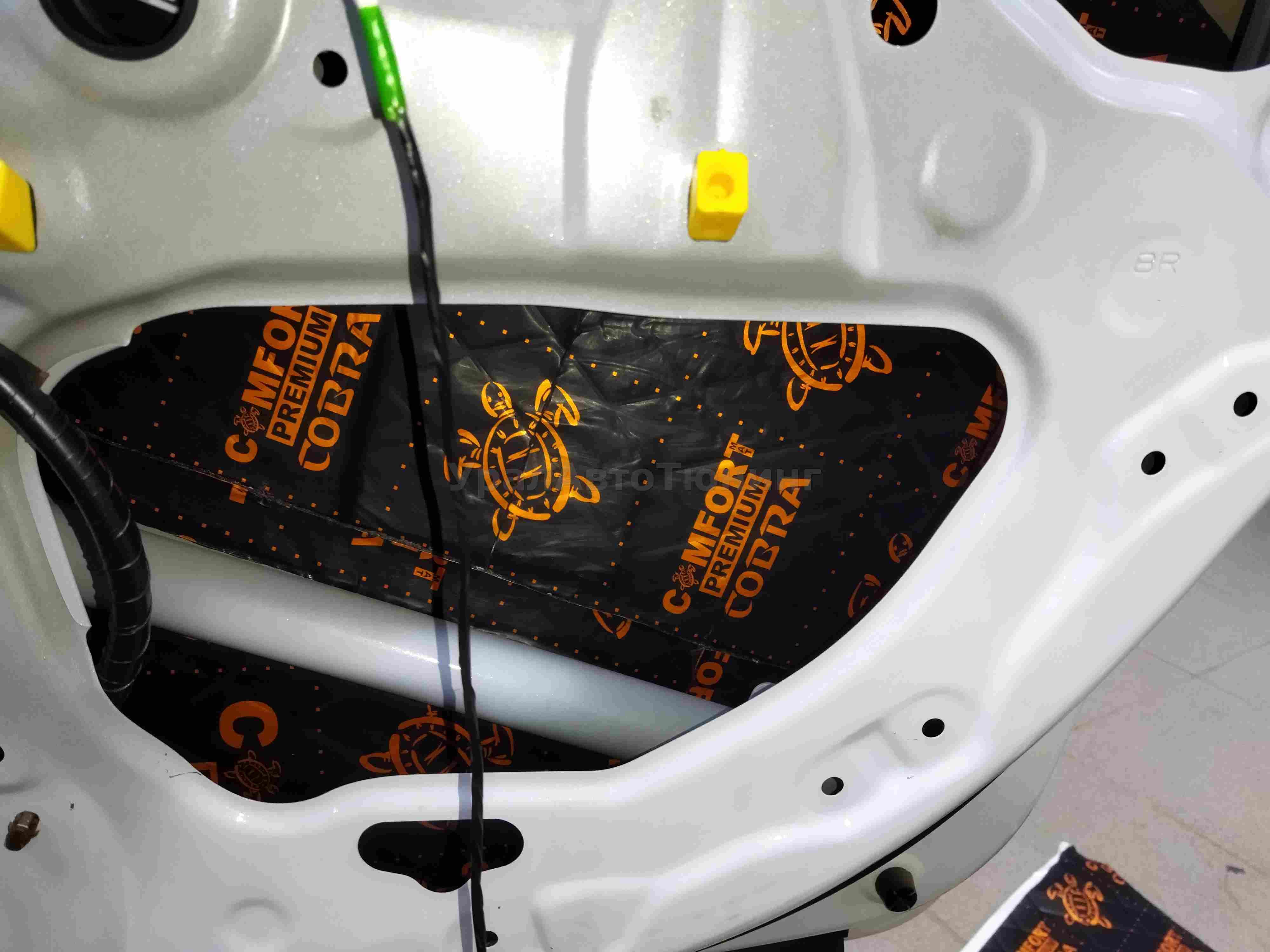 Шумоизоляция дверей Toyota Camry