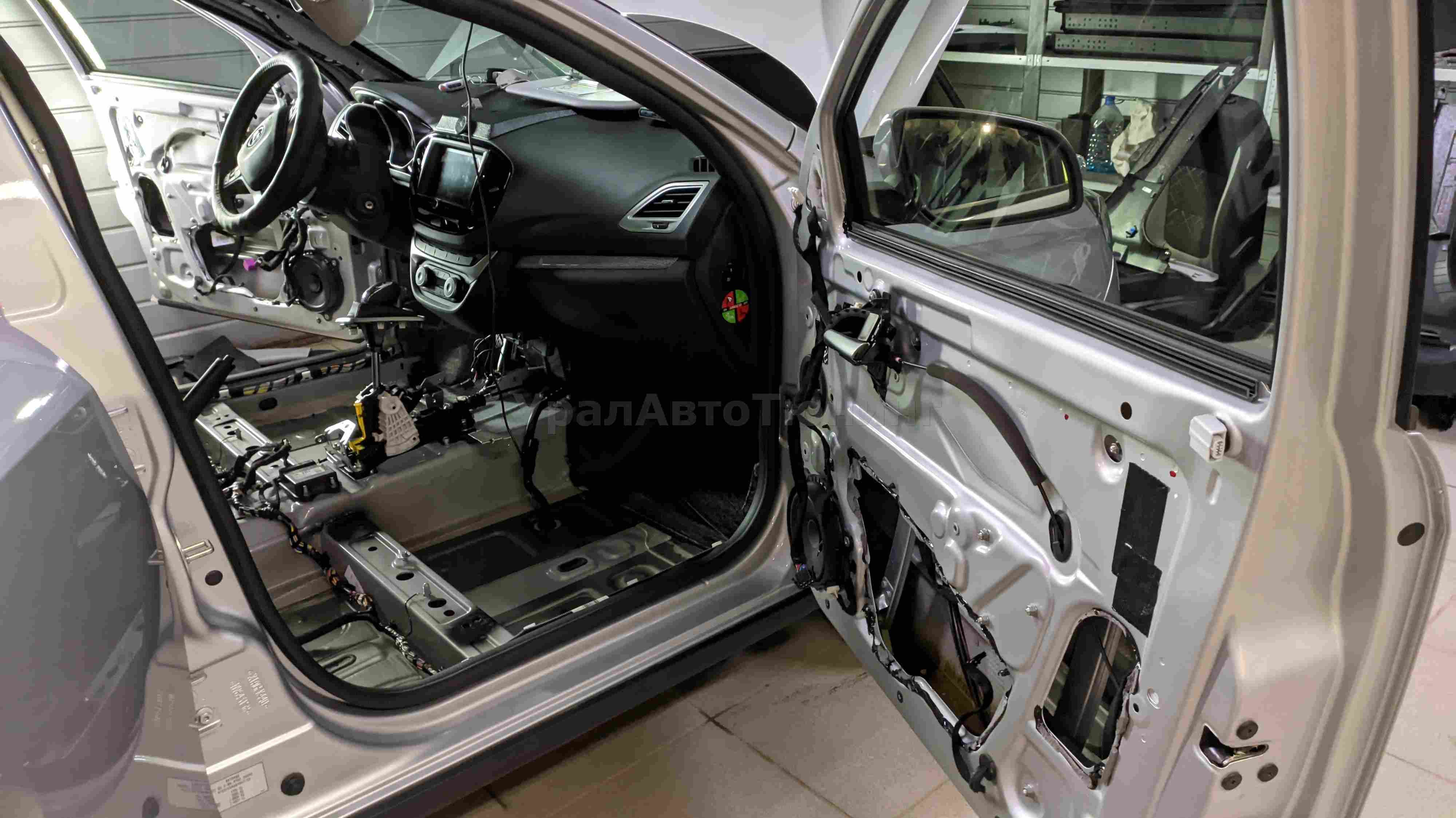 Шумоизоляция дверей Lada Vesta