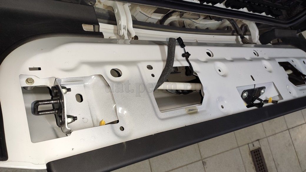 Шумоизоляция крышки багажника Range Rover Vogue