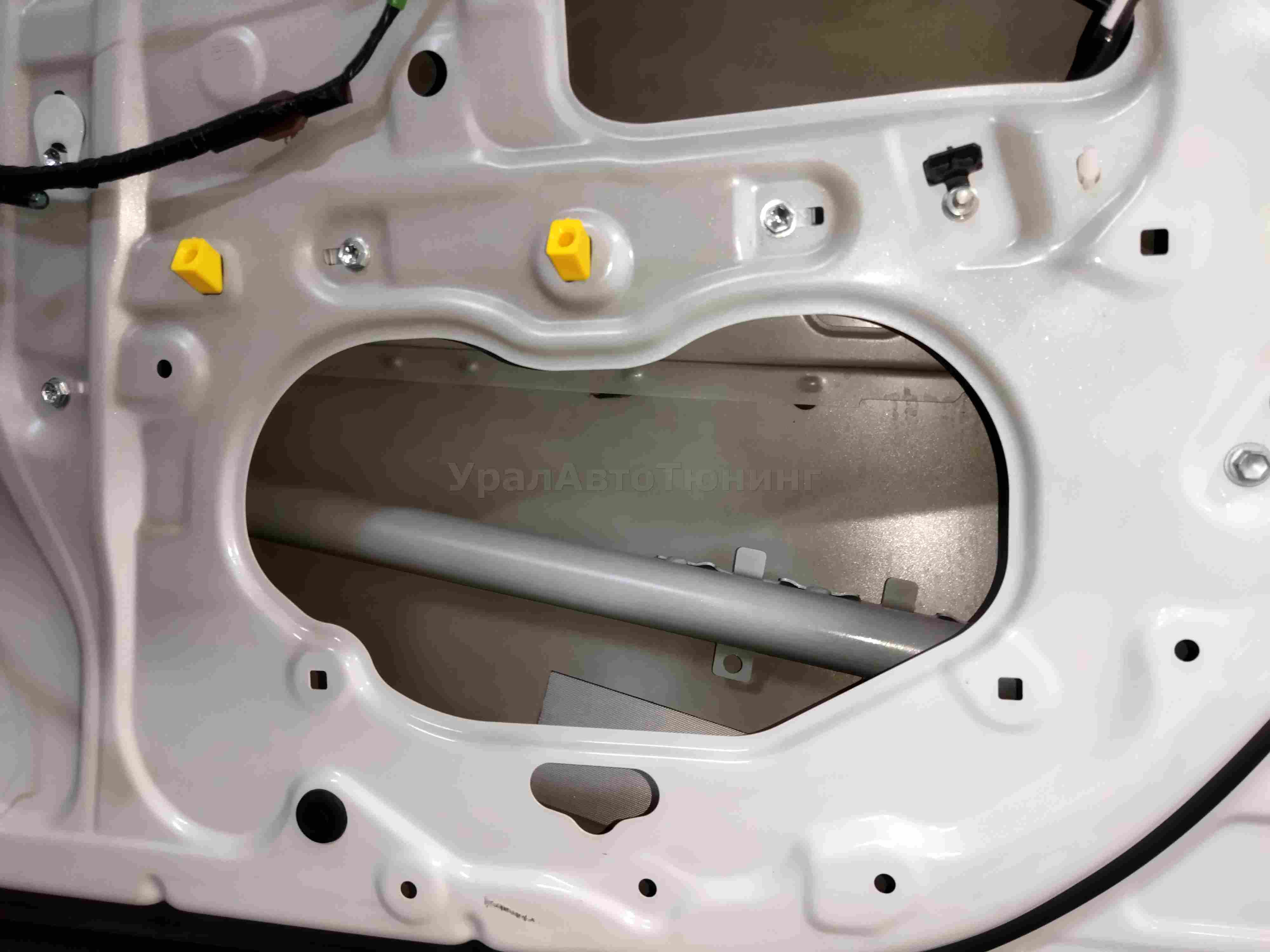 Шумоизоляция дверей Toyota Camry