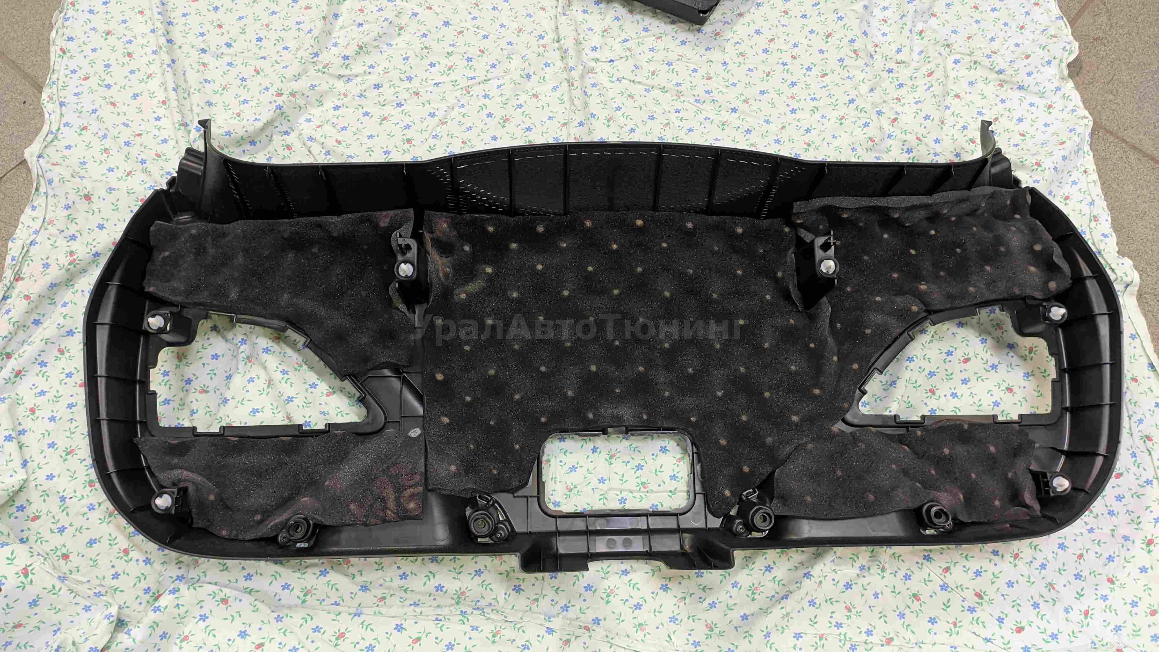 Шумоизоляция крышки багажника Lada Vesta