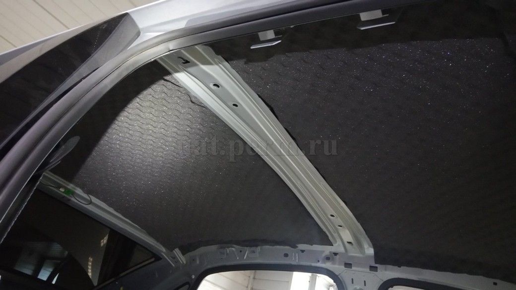 VW Polo - шумоизоляция потолка