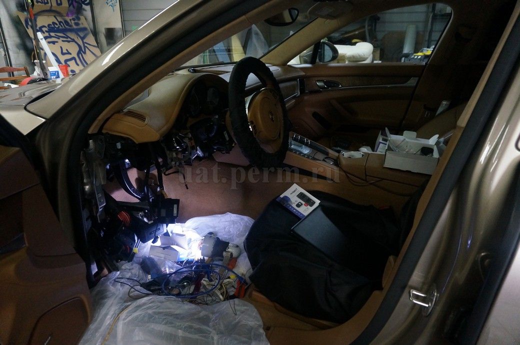 Установка автосигнализации Pandect X-1800BT на Porsche Panamera