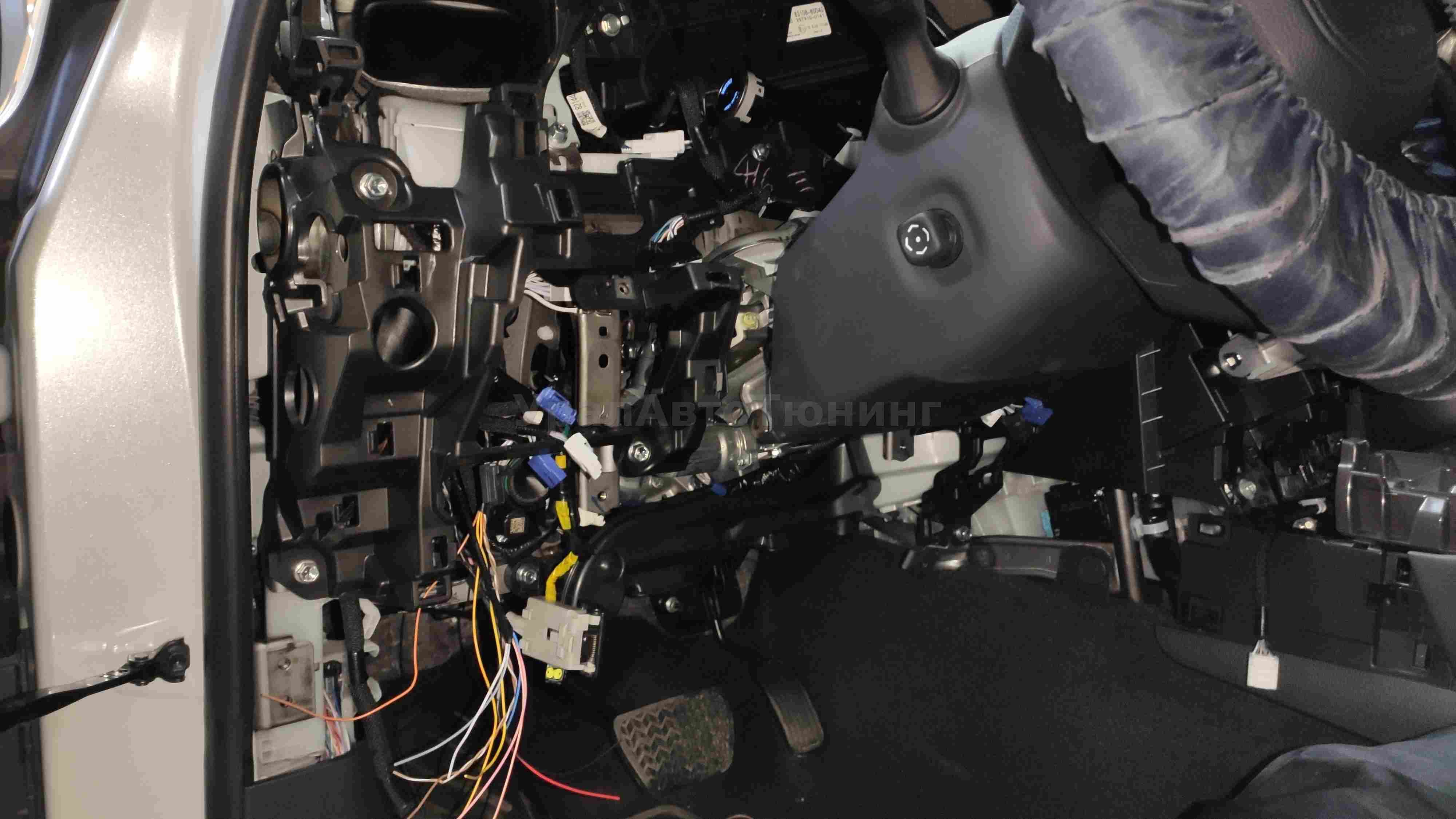 Установка автосигнализации StarLine S96 (v.2) на Toyota Land Cruiser 300