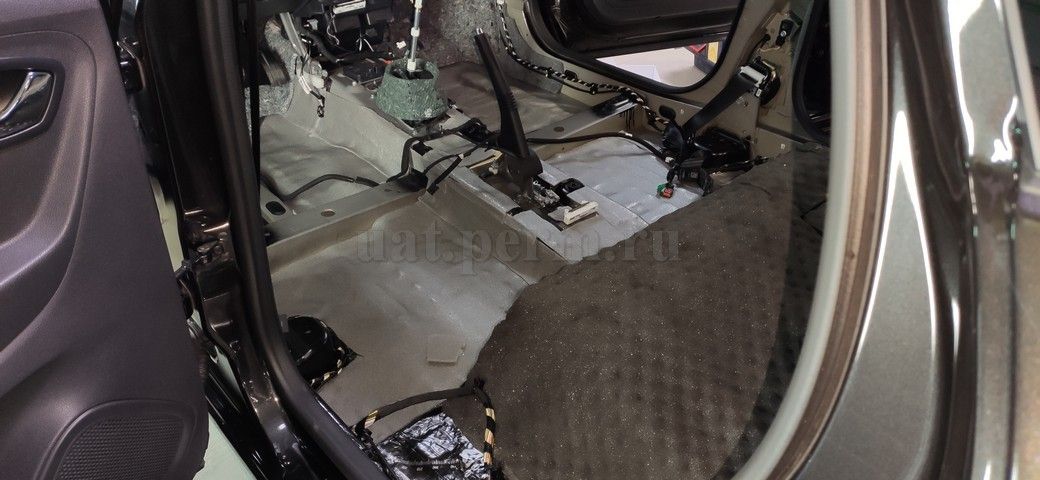 Renault Kaptur - шумоизоляция пола