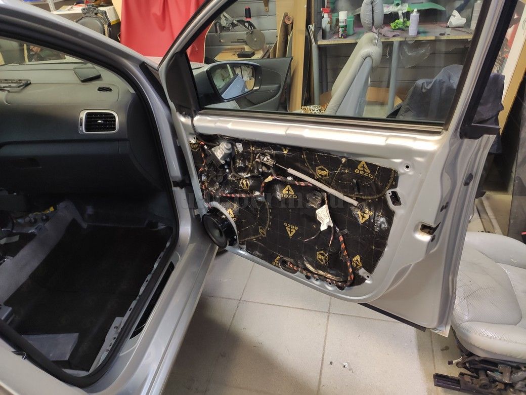 VW Polo - шумоизоляция дверей