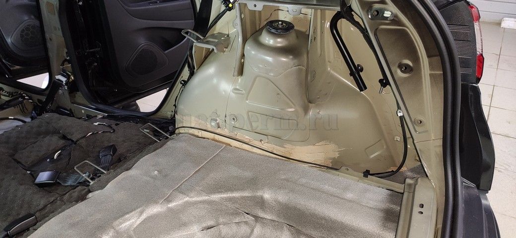 Renault Kaptur - шумоизоляция багажника