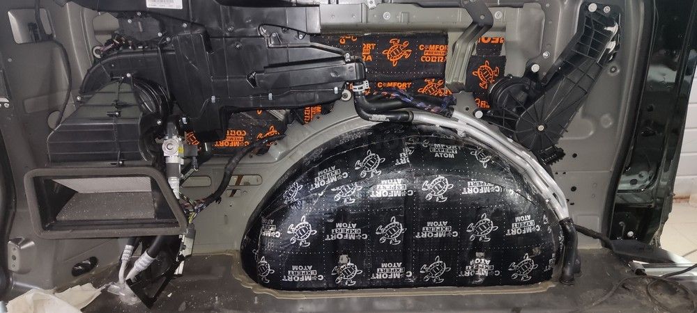 Шумоизоляция багажника Mercedes V250