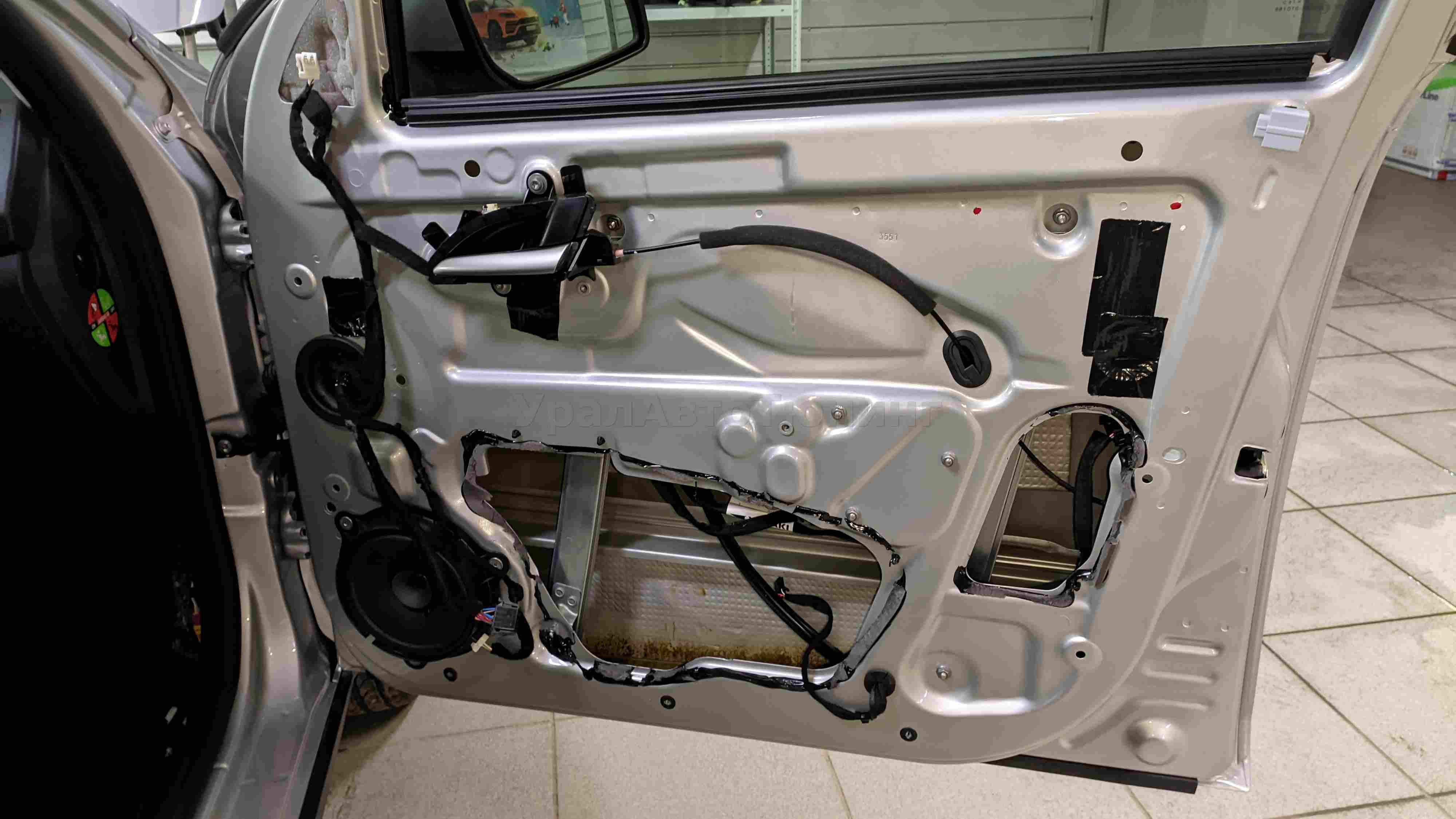 Шумоизоляция дверей Lada Vesta