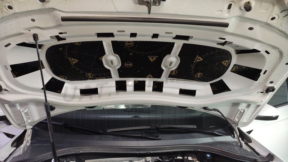 Шумоизоляция капота VW Tiguan
