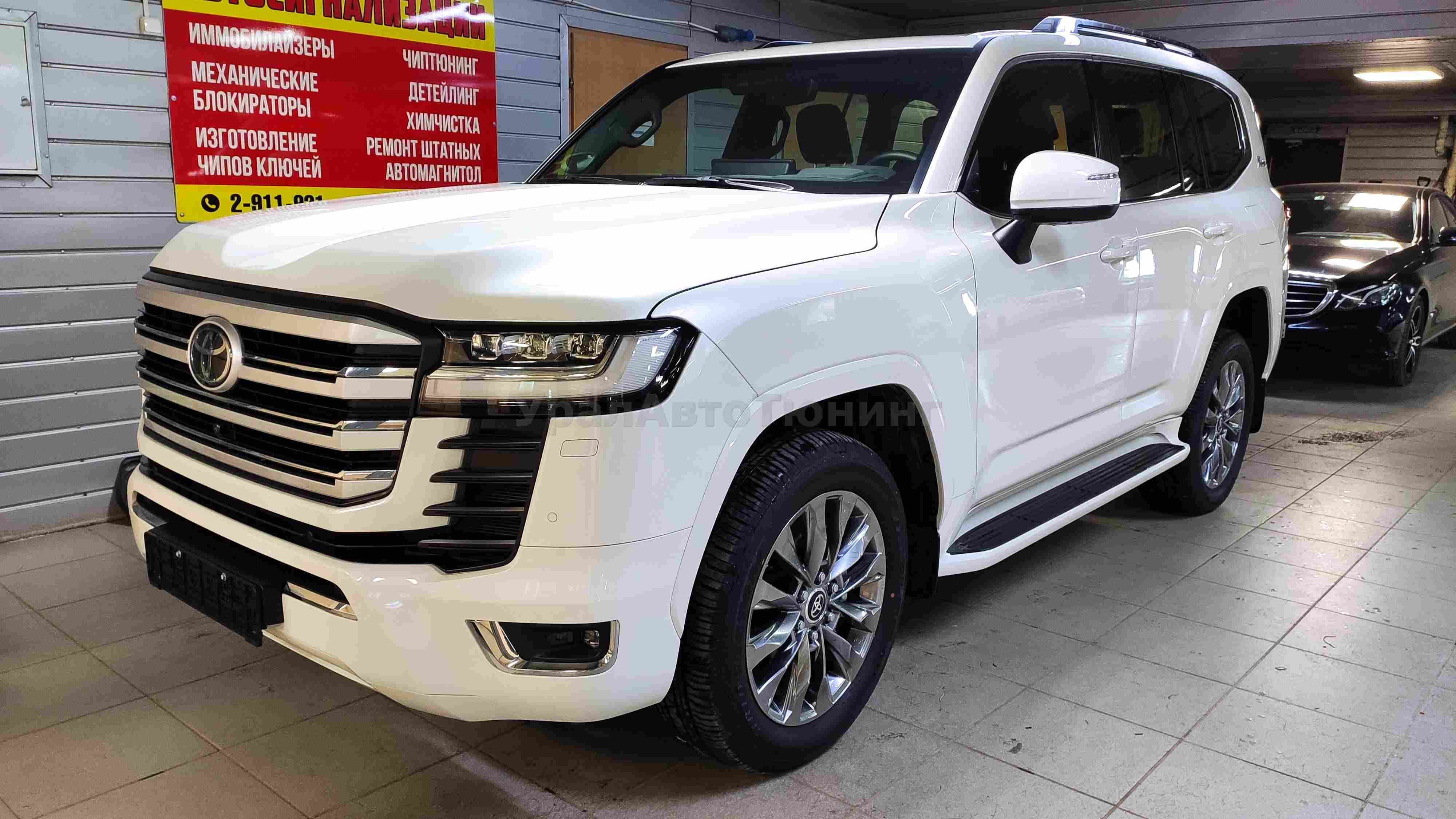 Установка фаркопа на Toyota Land Cruiser 300