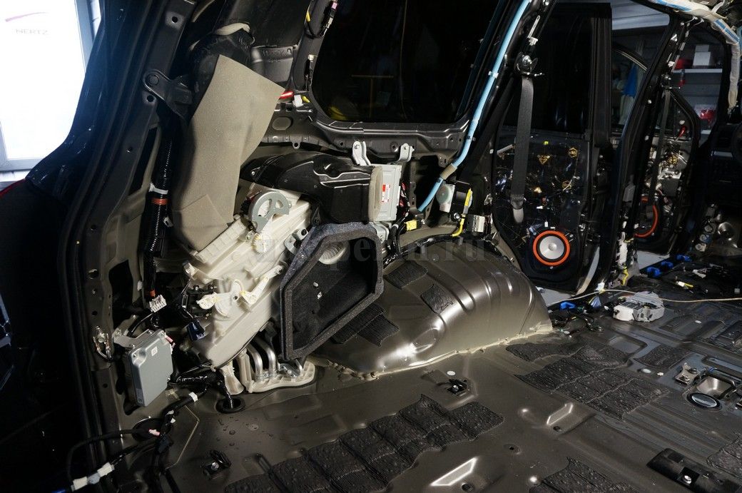 Toyota Land Cruiser 200 - шумоизоляция пола